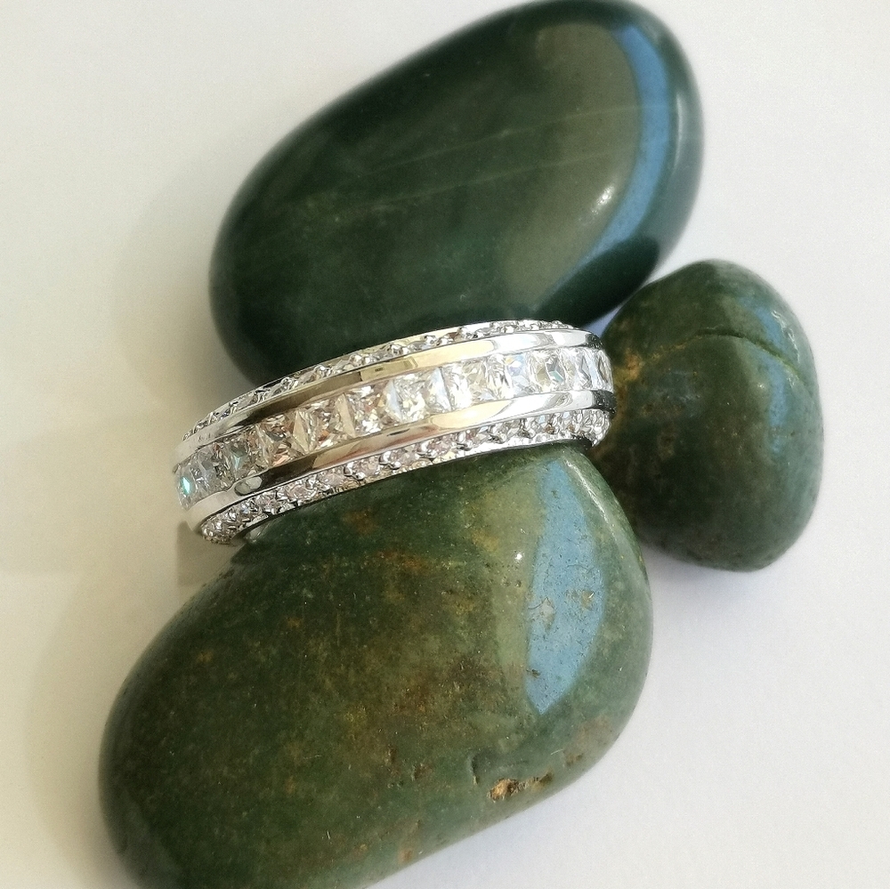 14k White Gold overlay eternity band ring emerald cut CZ sz 8 🆕